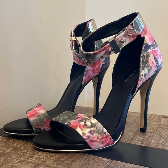Floral Stilettos - Picture 1 of 4